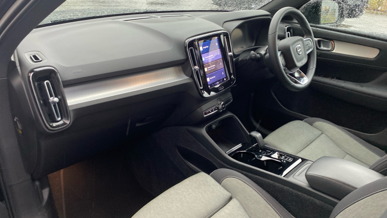 Volvo XC40 2.0 B3P Plus Dark 5dr Auto Petrol Estate